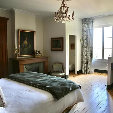 Chateau De Peyronnenc *
